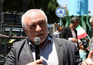 نه از دفاع از حقوق ملی و تمامیت ارضی‌مان و نه از مذاکره با دنیا برای اثبات حقانیتمان کوتاه نخواهیم آمد.