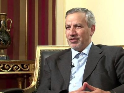 دفاع عطاءالله مهاجرانی از مصاحبه پزشکیان با تاکر کارلسون: او به دقت یک جراح قلب حرف زد/ زبان و ادبیات جراحان با قصابان متفاوت است و نیز تیغ جراحی با ساتور یا کارد قصابی