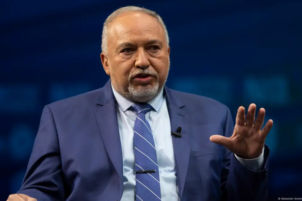 لیبرمن: ایرانیها روز به روز قابلیتهای دفاعی خود را افزایش میدهند. لیبرمن: ایرانیها روز به روز قابلیتهای دفاعی خود را افزایش میدهند.